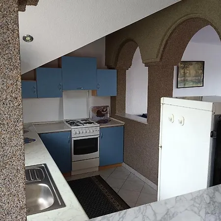 Urban Oasis In Apartment Cazin