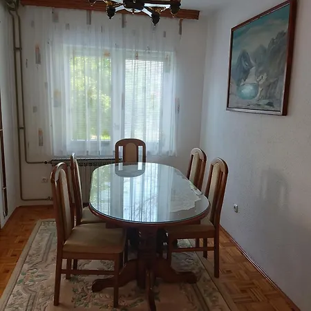 Urban Oasis In Apartment Cazin