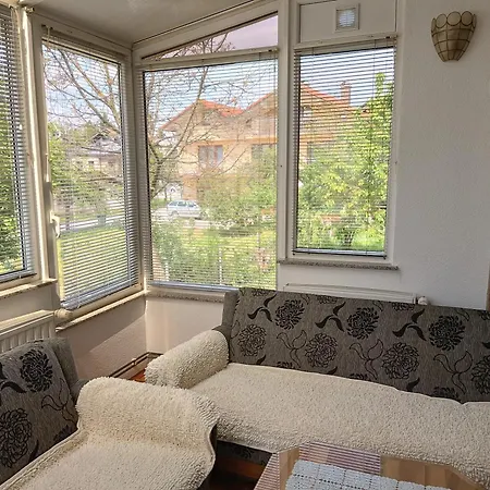 Urban Oasis In Apartment Cazin
